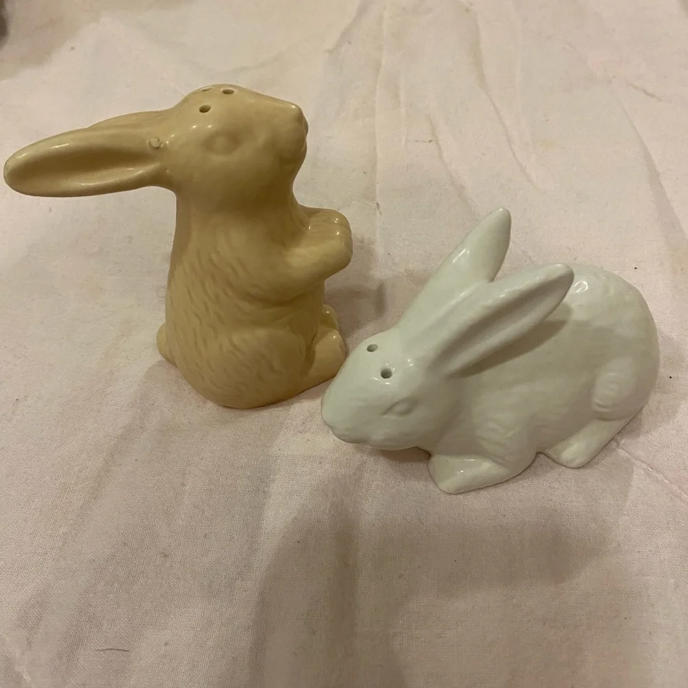 Rabbit Salt and Pepper Shakers (DE)